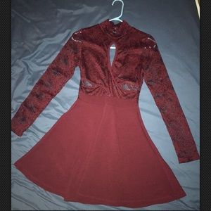 Long-sleeved lace dress